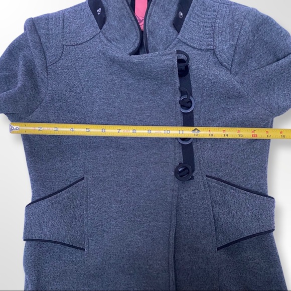 Three Stones Coat: Futuristic Cropped with Mao Collar, Detachable Neck, Buttons - Picture 12 of 16